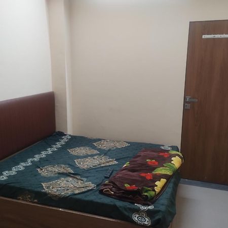Hotel Metro Althan Сурат Экстерьер фото