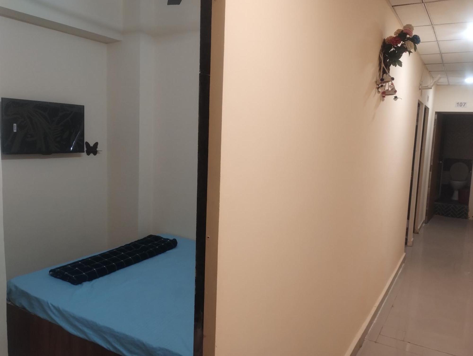 Hotel Metro Althan Сурат Экстерьер фото