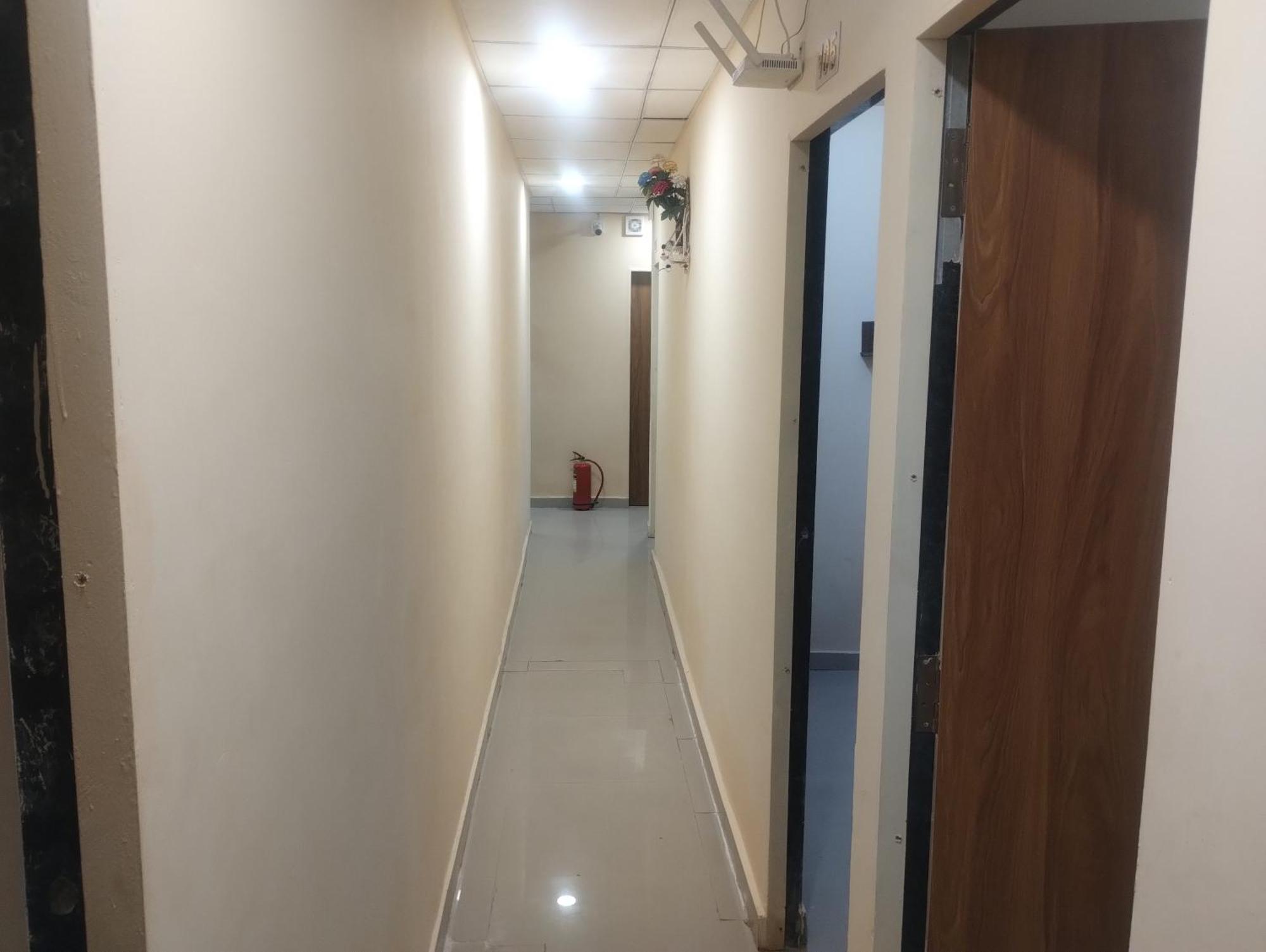Hotel Metro Althan Сурат Экстерьер фото