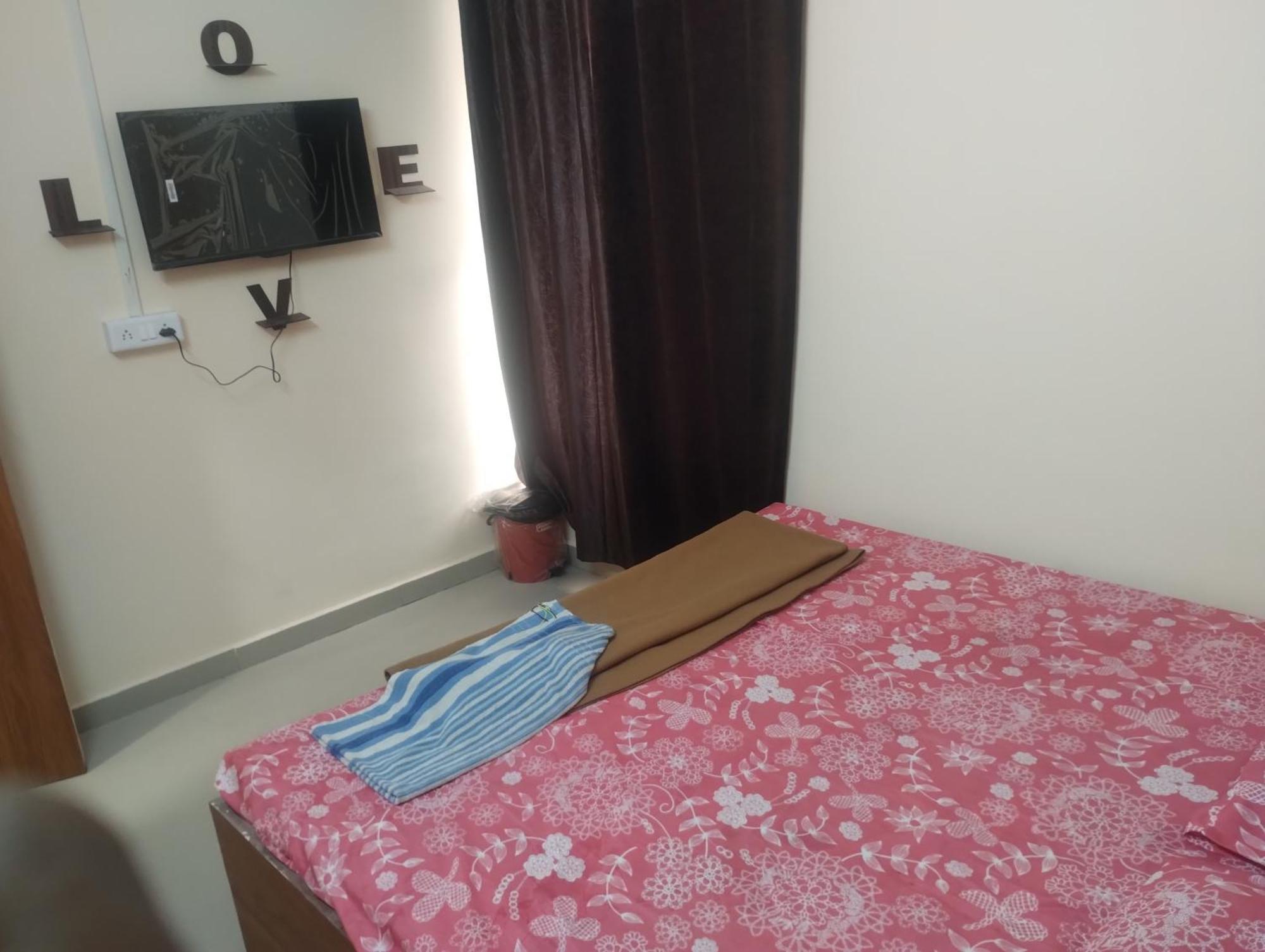 Hotel Metro Althan Сурат Экстерьер фото