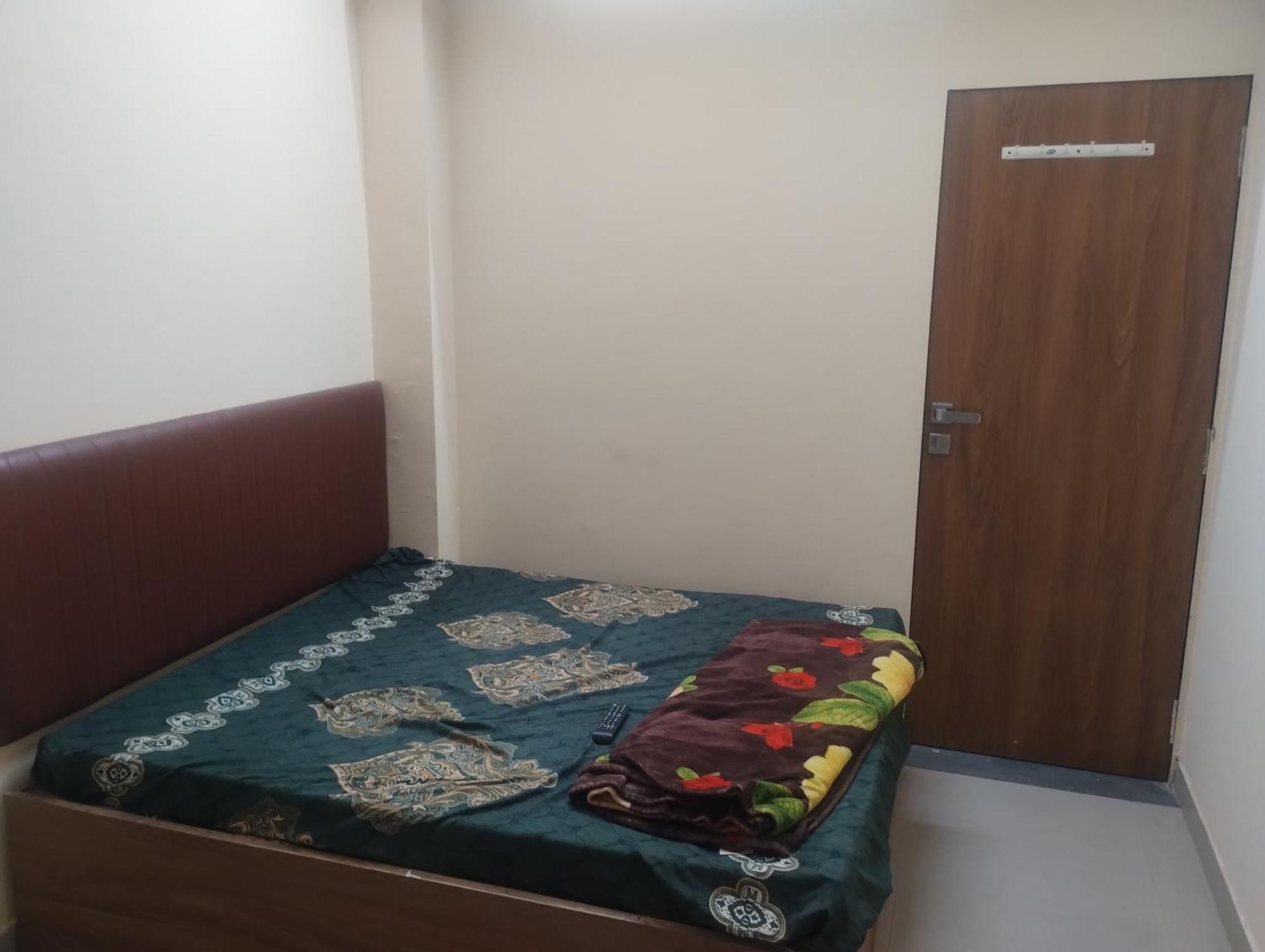 Hotel Metro Althan Сурат Экстерьер фото