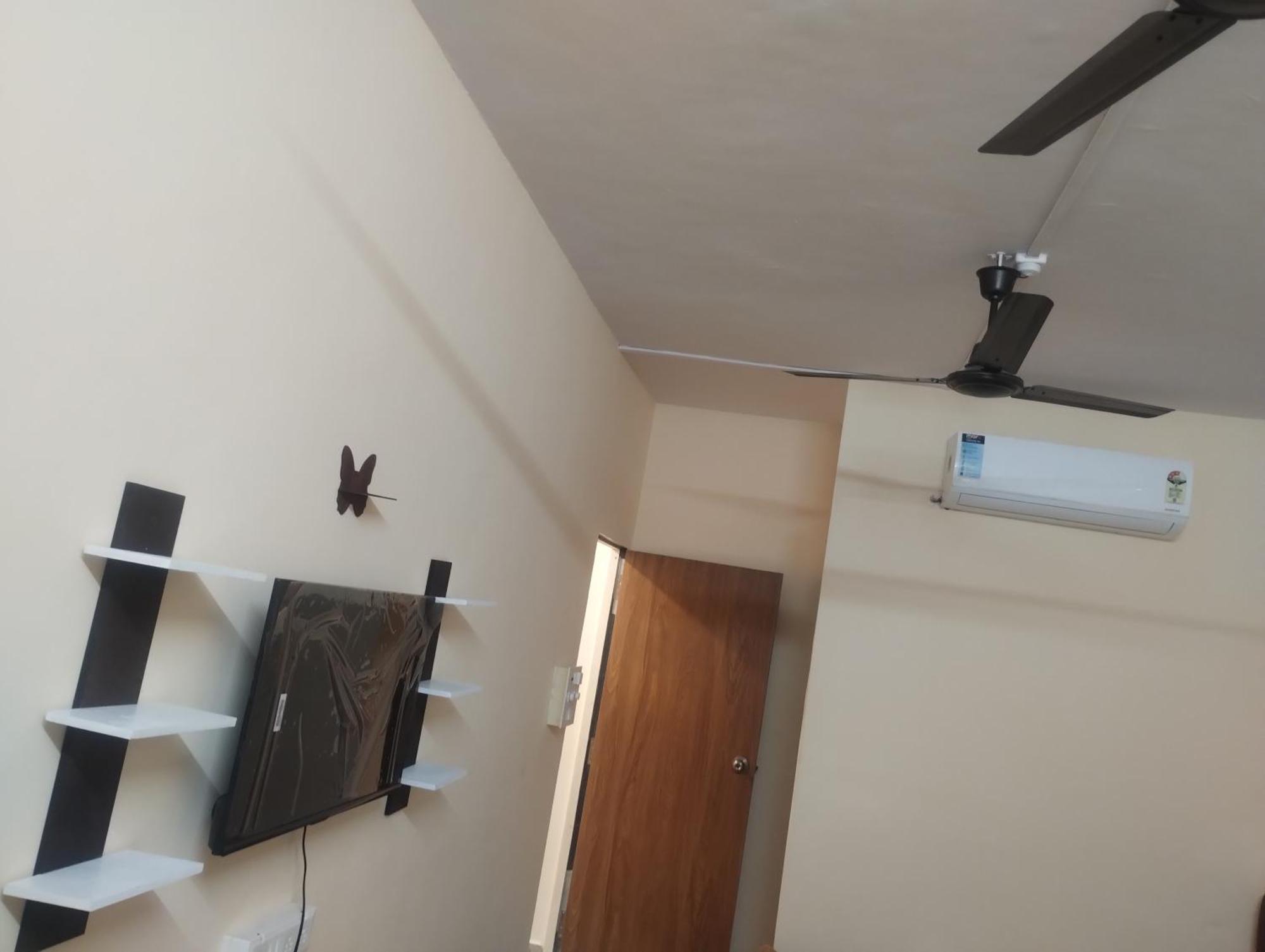Hotel Metro Althan Сурат Экстерьер фото